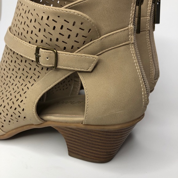 Lazer Cut bootie heeled sandals size 10 WIDE - Picture 4 of 6